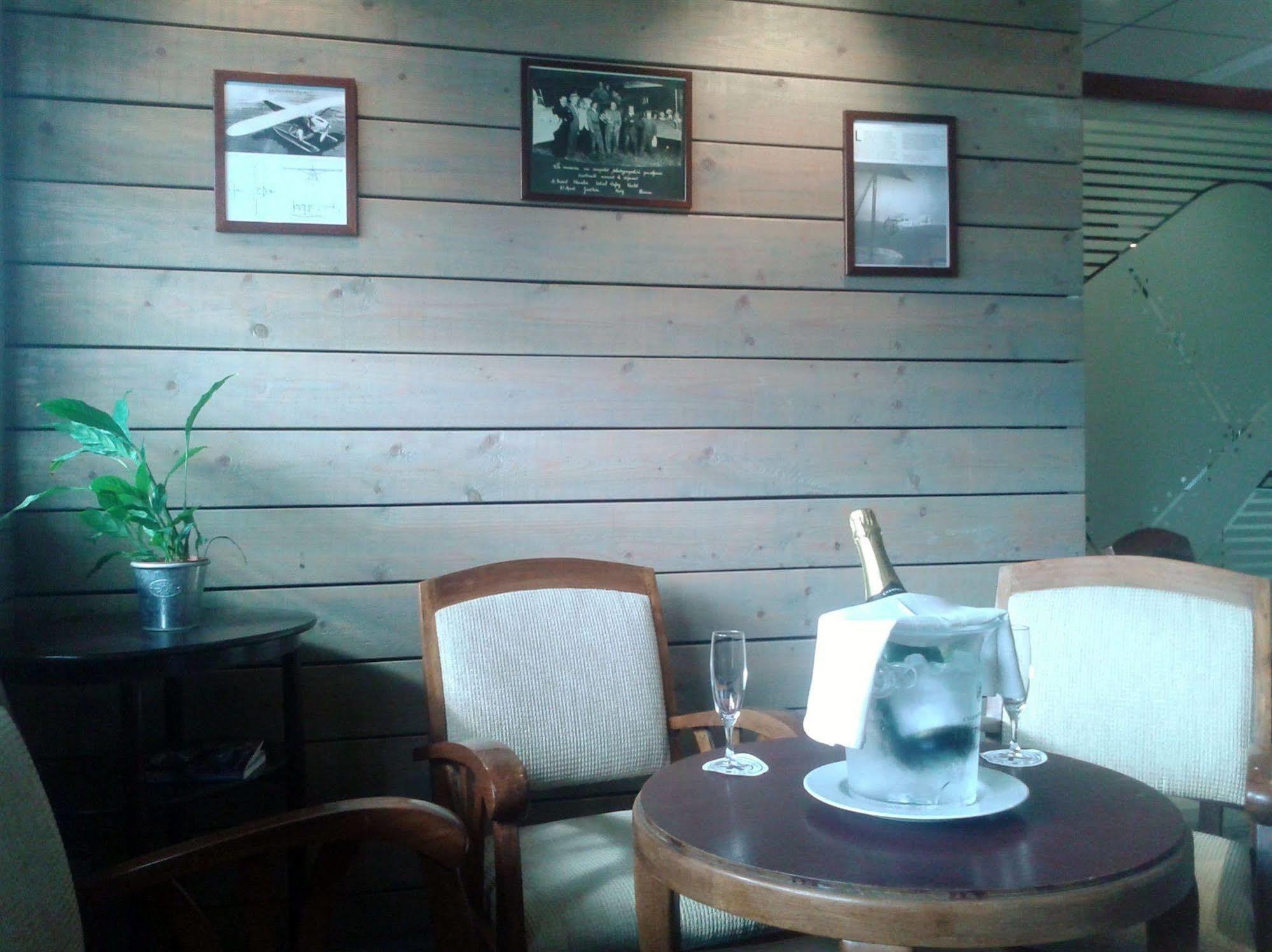 Logis Cris Hotel Et Restaurant, Lyon Sud-Est Corbas Bagian luar foto